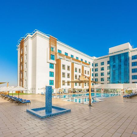 Four Points By Sheraton El Ayn Dış mekan fotoğraf The hotel's swimming pool