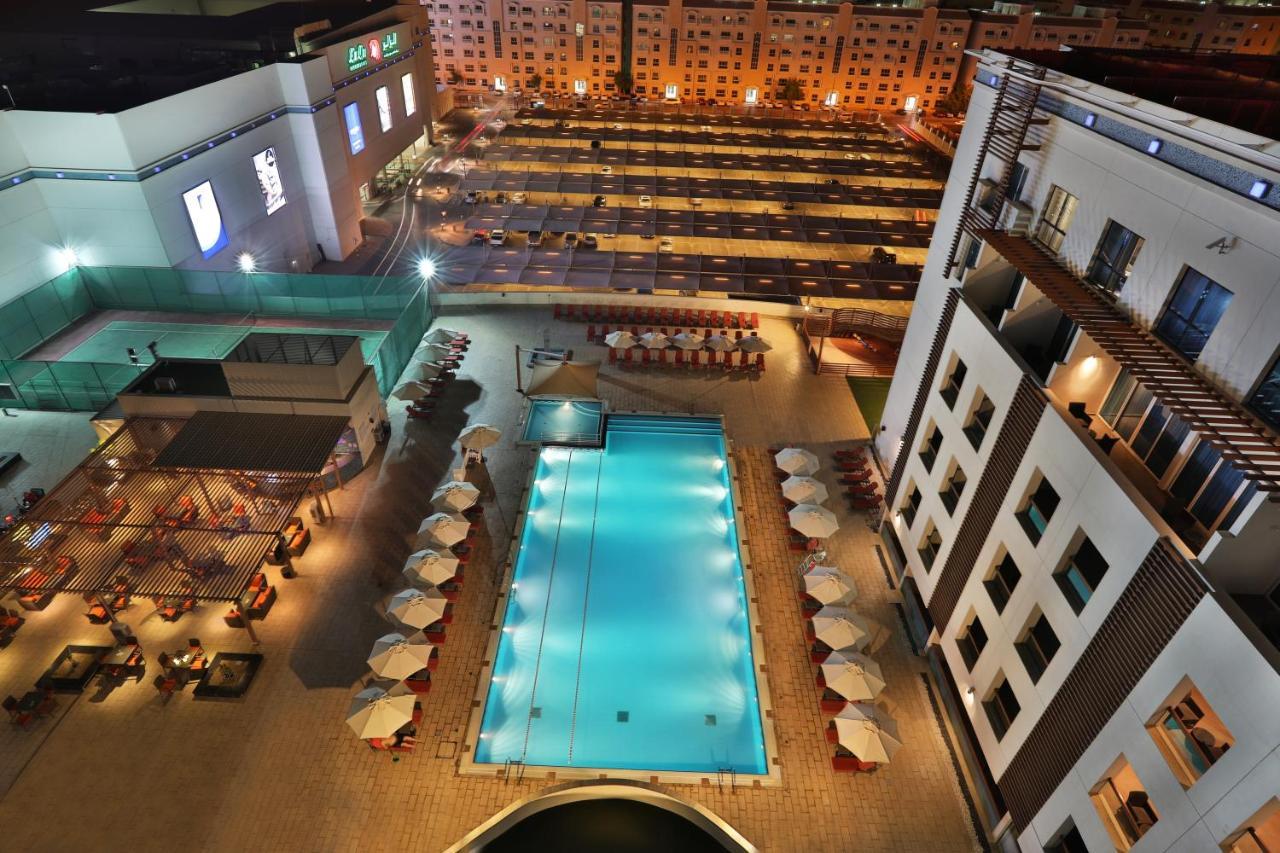 Four Points By Sheraton El Ayn Dış mekan fotoğraf The hotel's pool