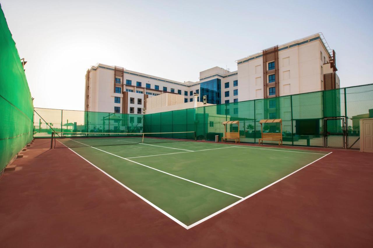 Four Points By Sheraton El Ayn Dış mekan fotoğraf Tennis court