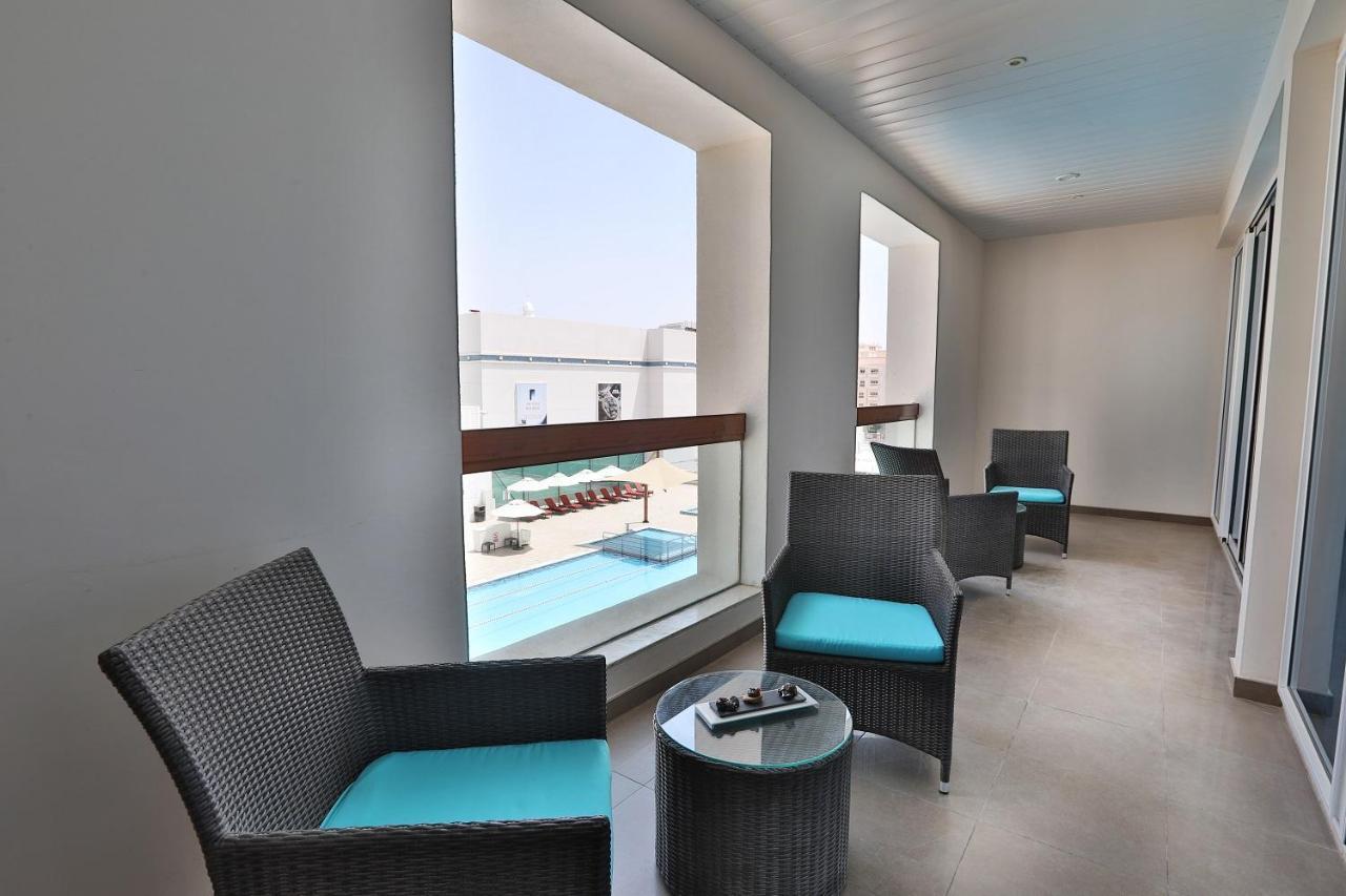 Four Points By Sheraton El Ayn Dış mekan fotoğraf A balcony at the hotel