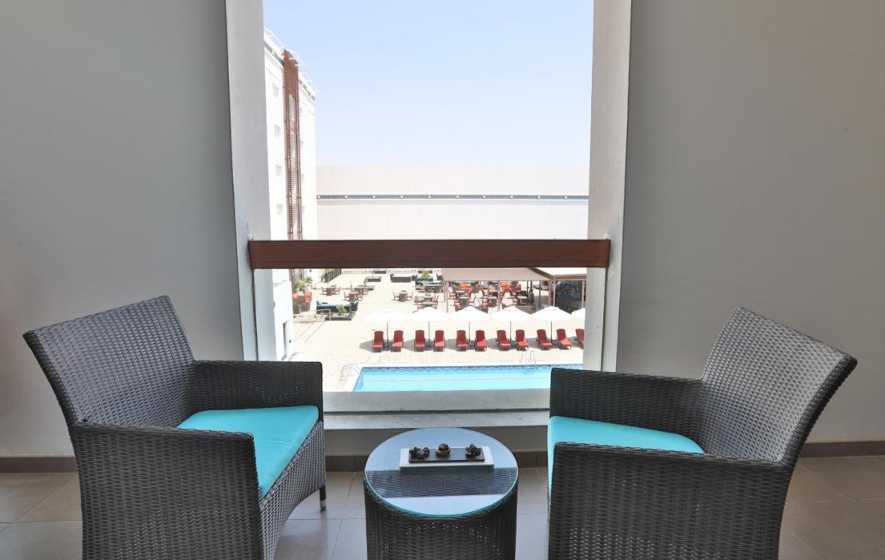 Four Points By Sheraton El Ayn Dış mekan fotoğraf A balcony at the hotel
