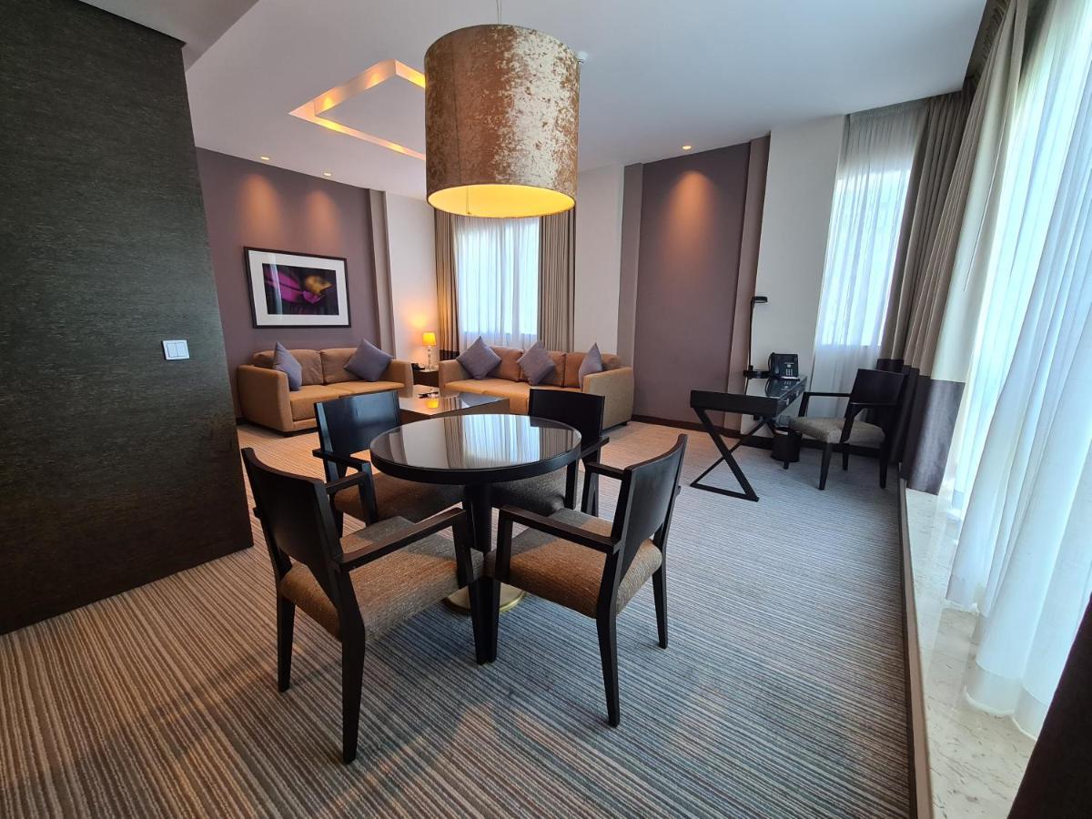 Four Points By Sheraton El Ayn Dış mekan fotoğraf A suite at the hotel
