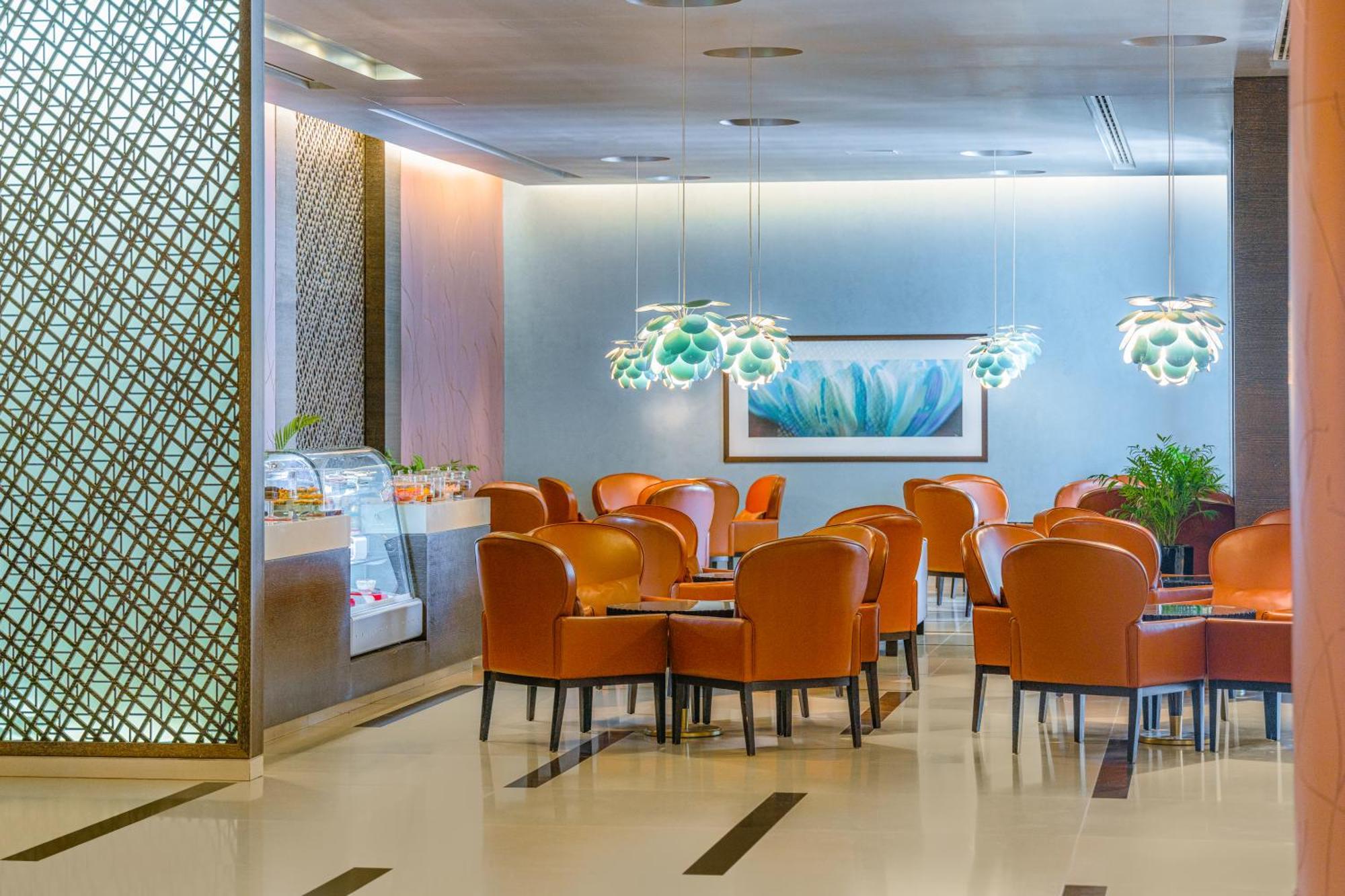 Four Points By Sheraton El Ayn Dış mekan fotoğraf The lounge at the airport