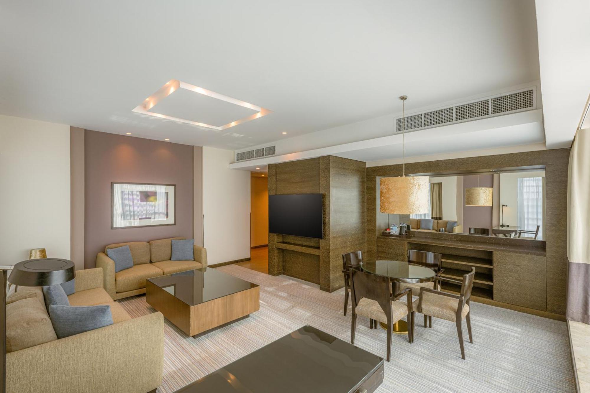 Four Points By Sheraton El Ayn Dış mekan fotoğraf Suite at the hotel