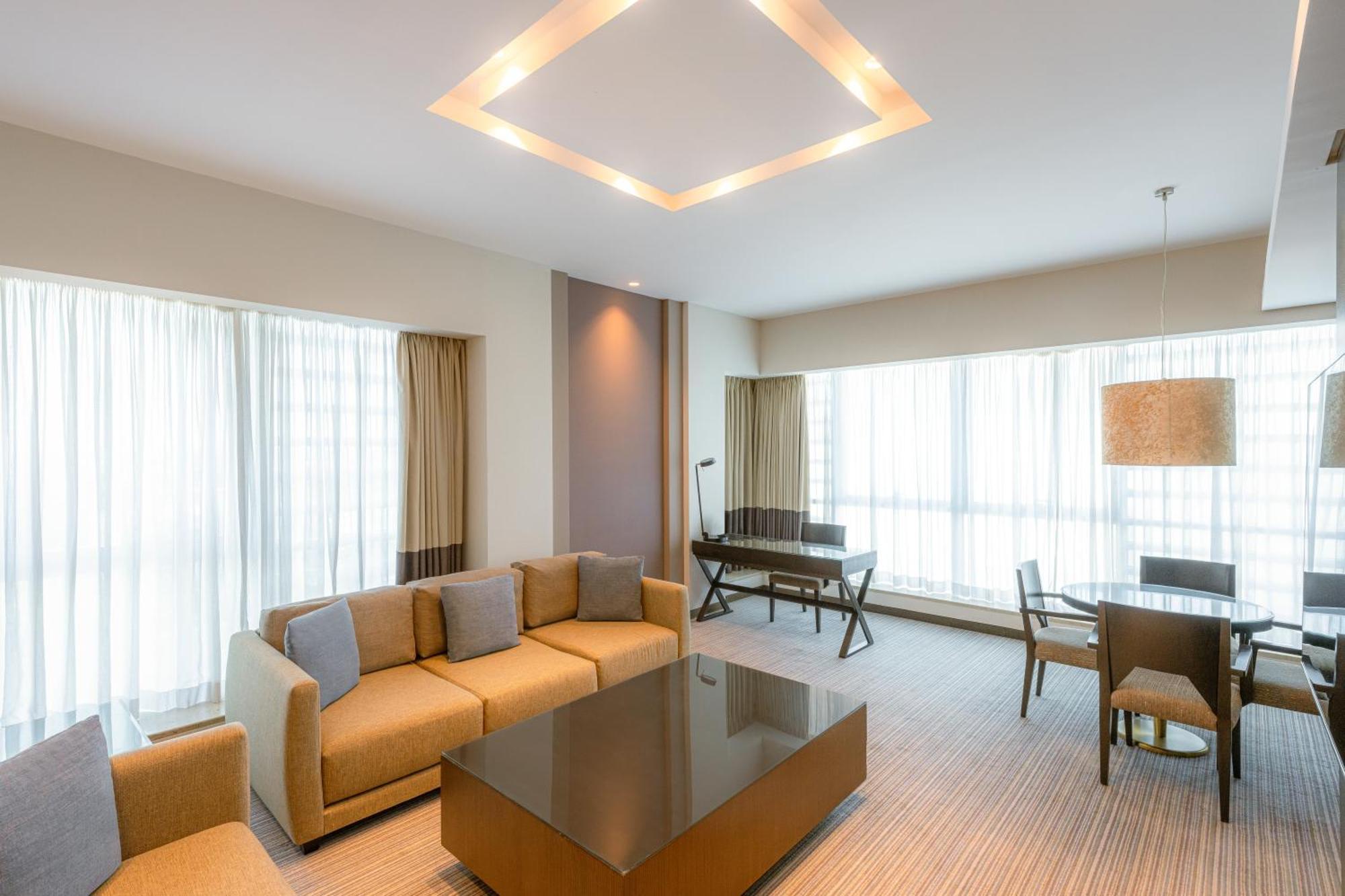 Four Points By Sheraton El Ayn Dış mekan fotoğraf A suite at the hotel