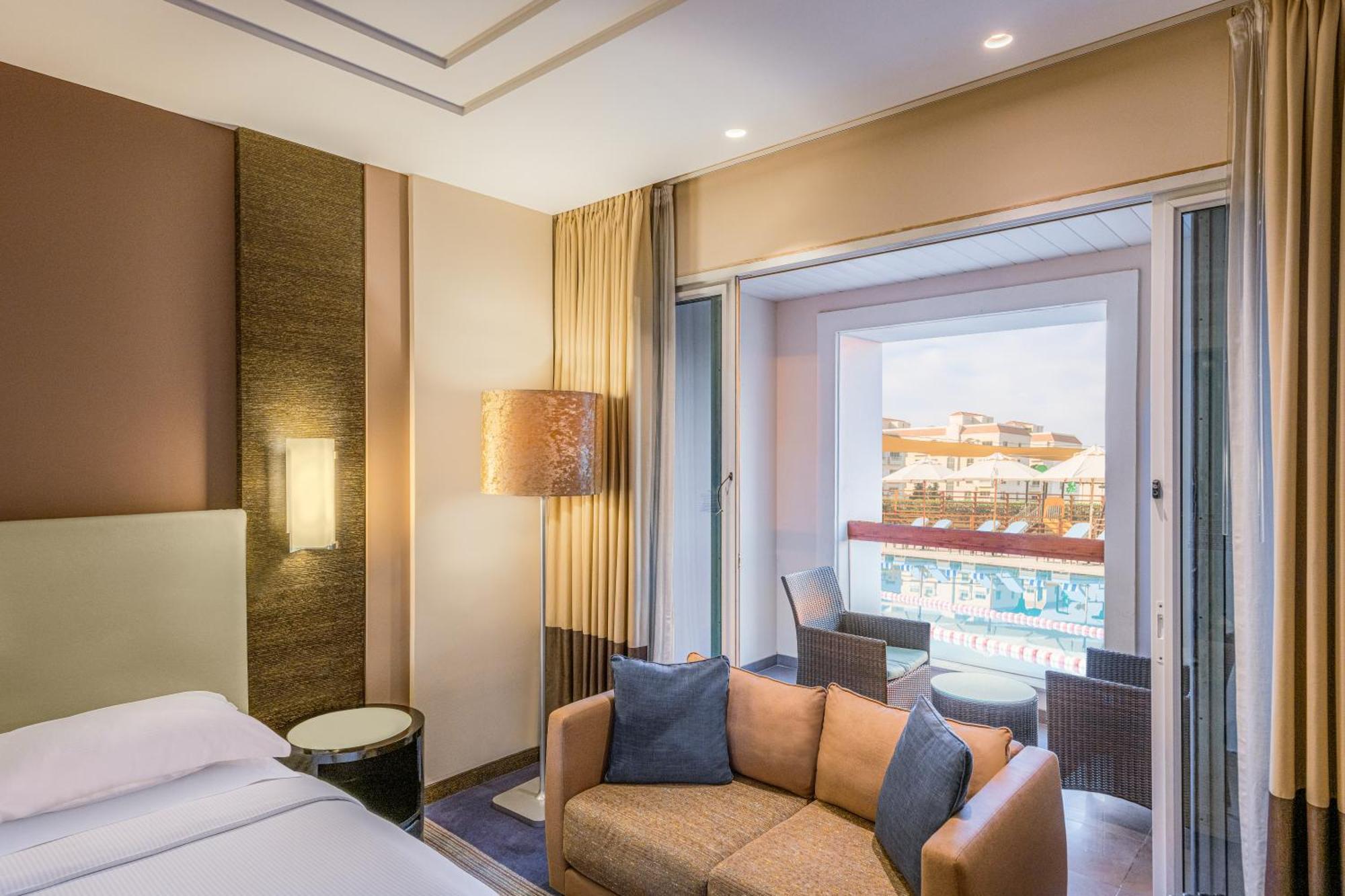 Four Points By Sheraton El Ayn Dış mekan fotoğraf Deluxe Room with Pool Access