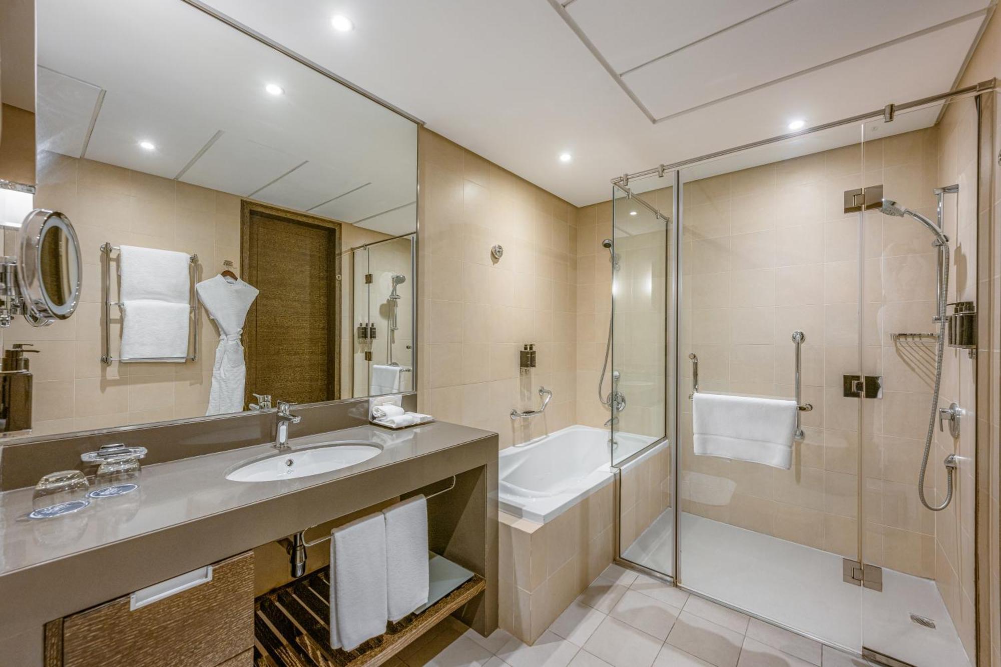 Four Points By Sheraton El Ayn Dış mekan fotoğraf Bathroom