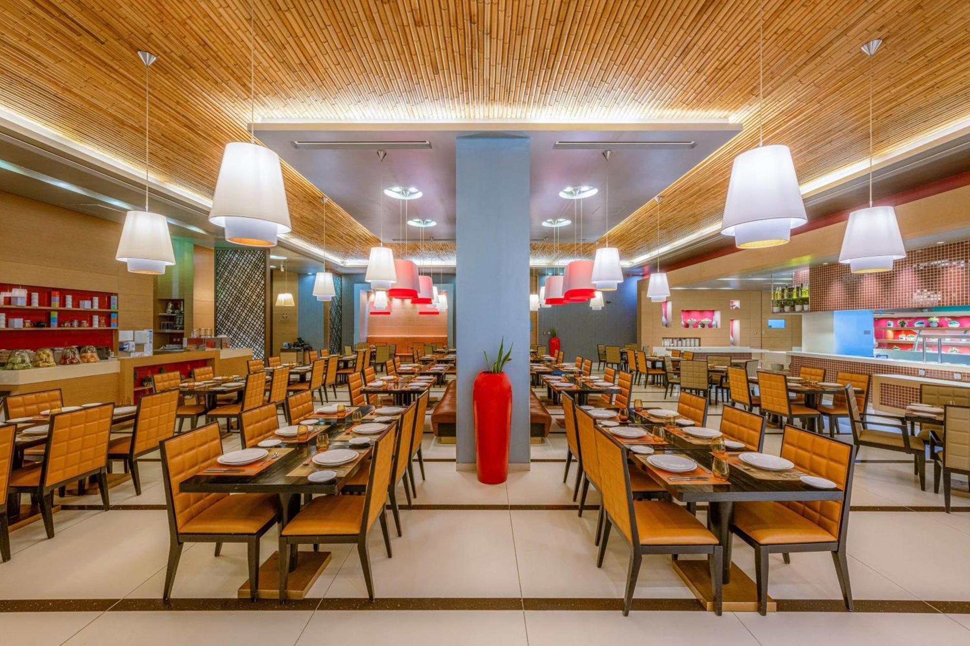 Four Points By Sheraton El Ayn Dış mekan fotoğraf The interior of a typical buffet restaurant
