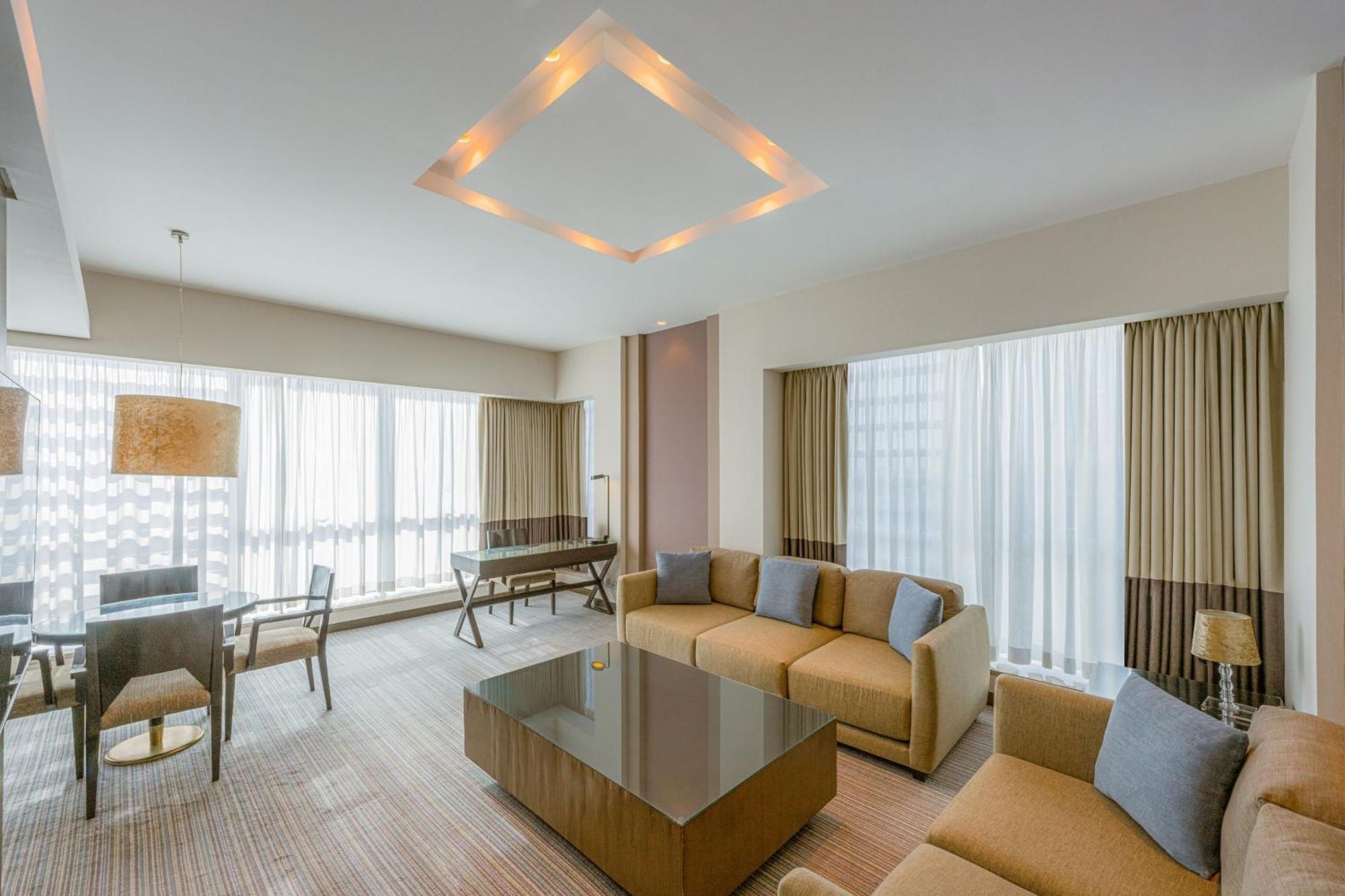 Four Points By Sheraton El Ayn Dış mekan fotoğraf A suite at the hotel