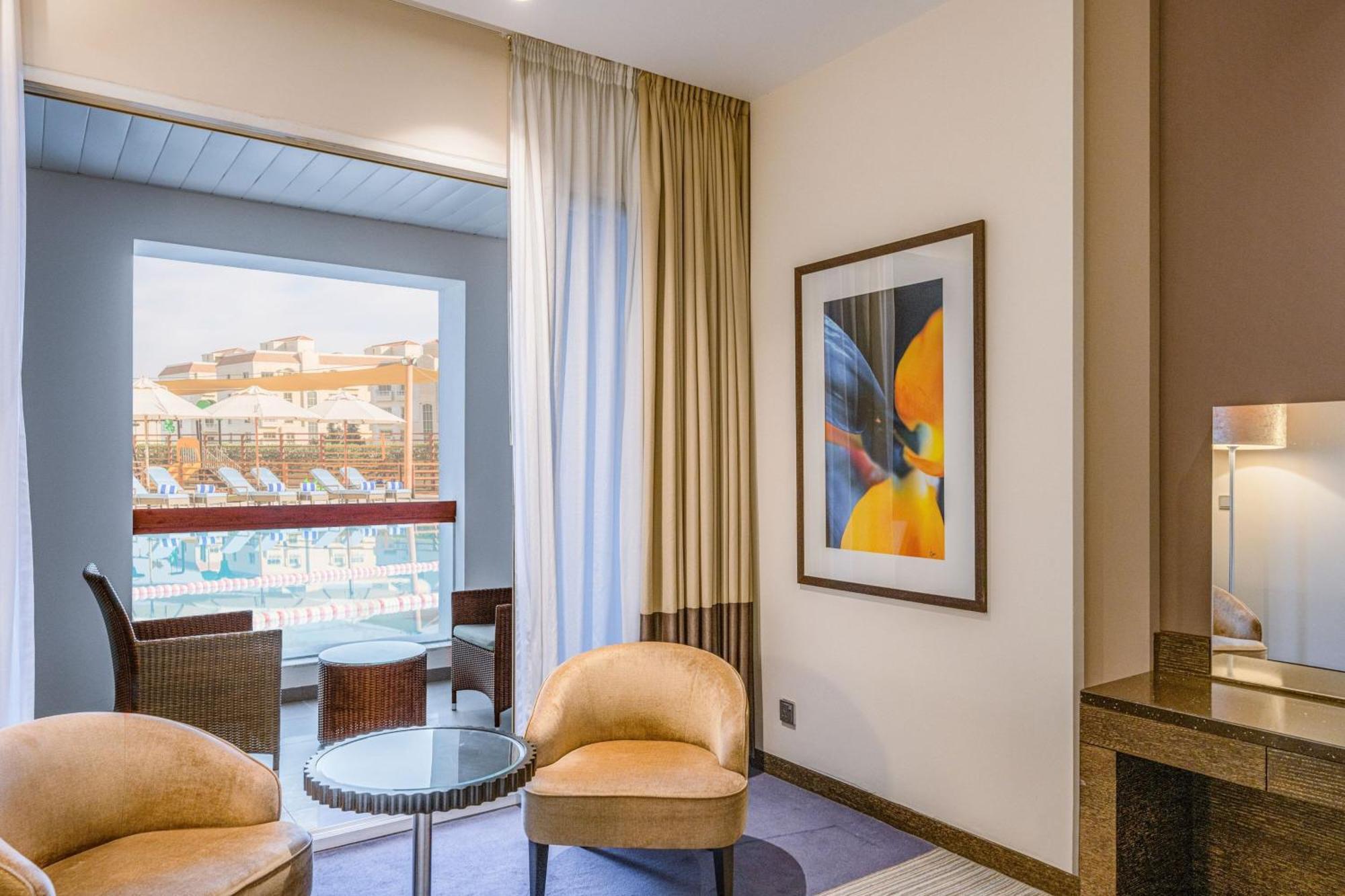 Four Points By Sheraton El Ayn Dış mekan fotoğraf A room at the hotel