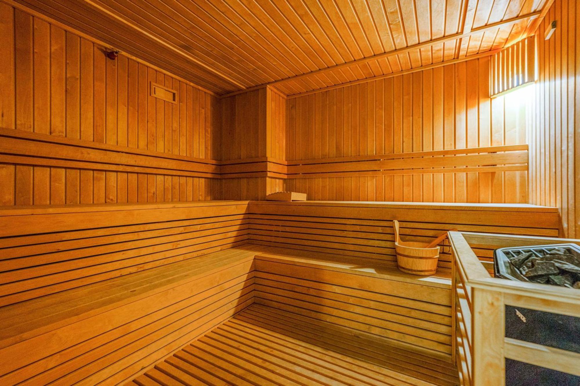 Four Points By Sheraton El Ayn Dış mekan fotoğraf A Finnish sauna