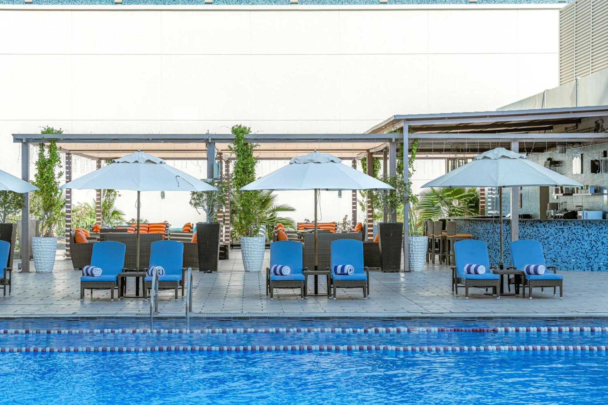 Four Points By Sheraton El Ayn Dış mekan fotoğraf The pool at the hotel