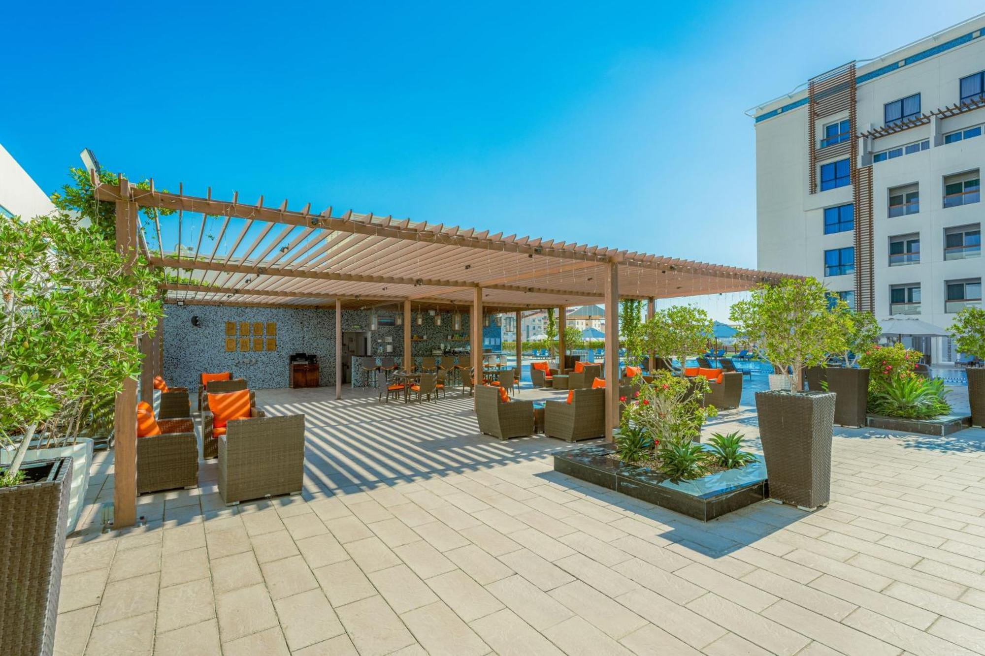 Four Points By Sheraton El Ayn Dış mekan fotoğraf Rooftop bar